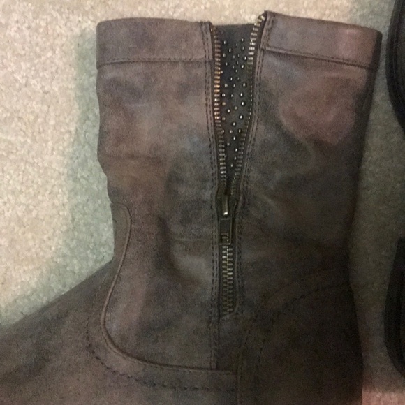 Boots - Picture 4 of 4